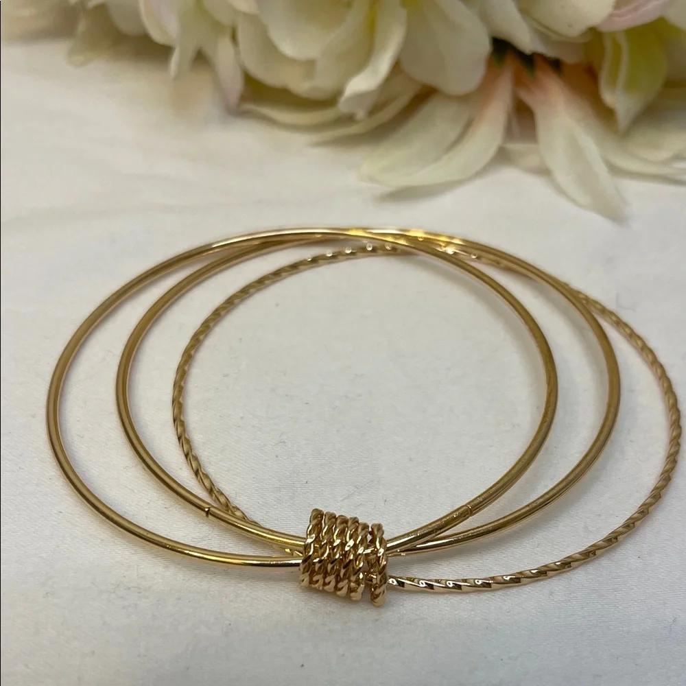 Bracelet Gold Tone Stackable Hoop Bangle Set - Women's Jewelry